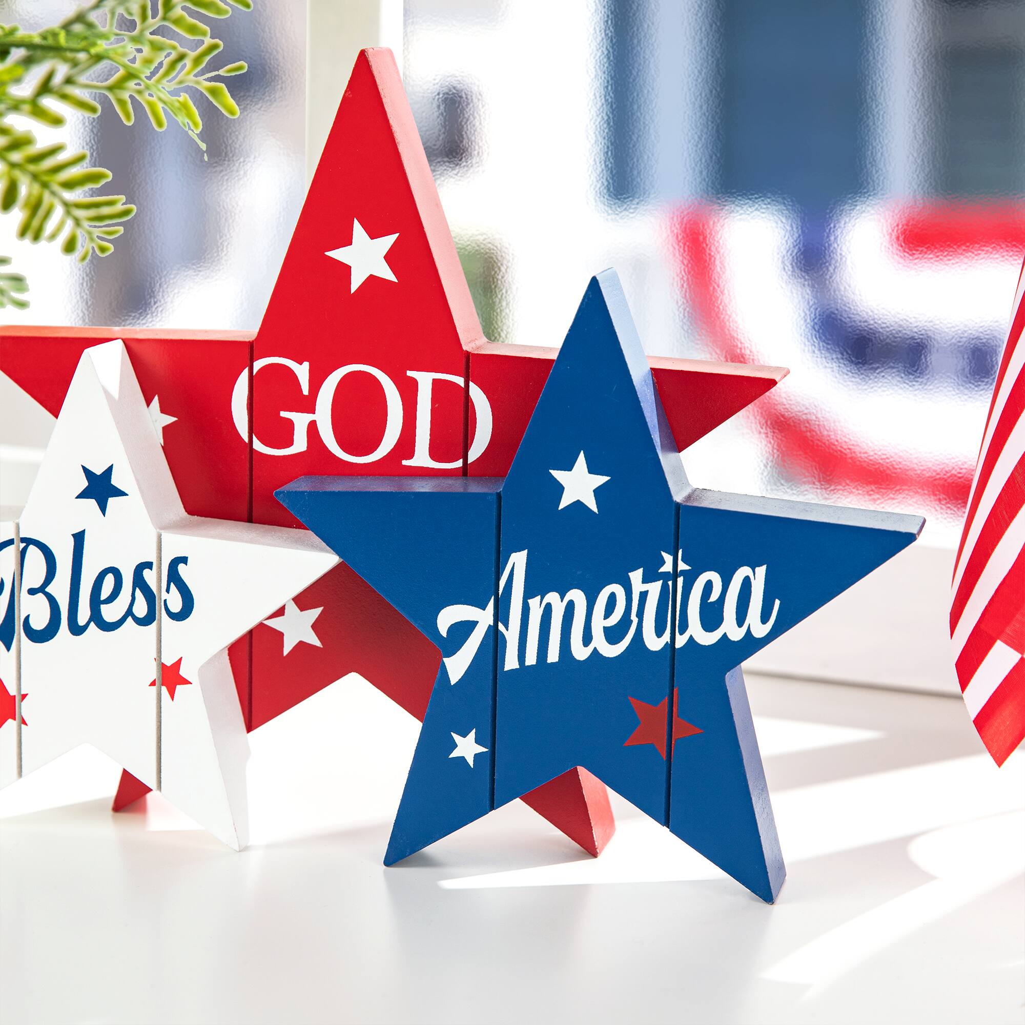 Glitzhome® 11" Wooden Patriotic America Stars Table Décor
